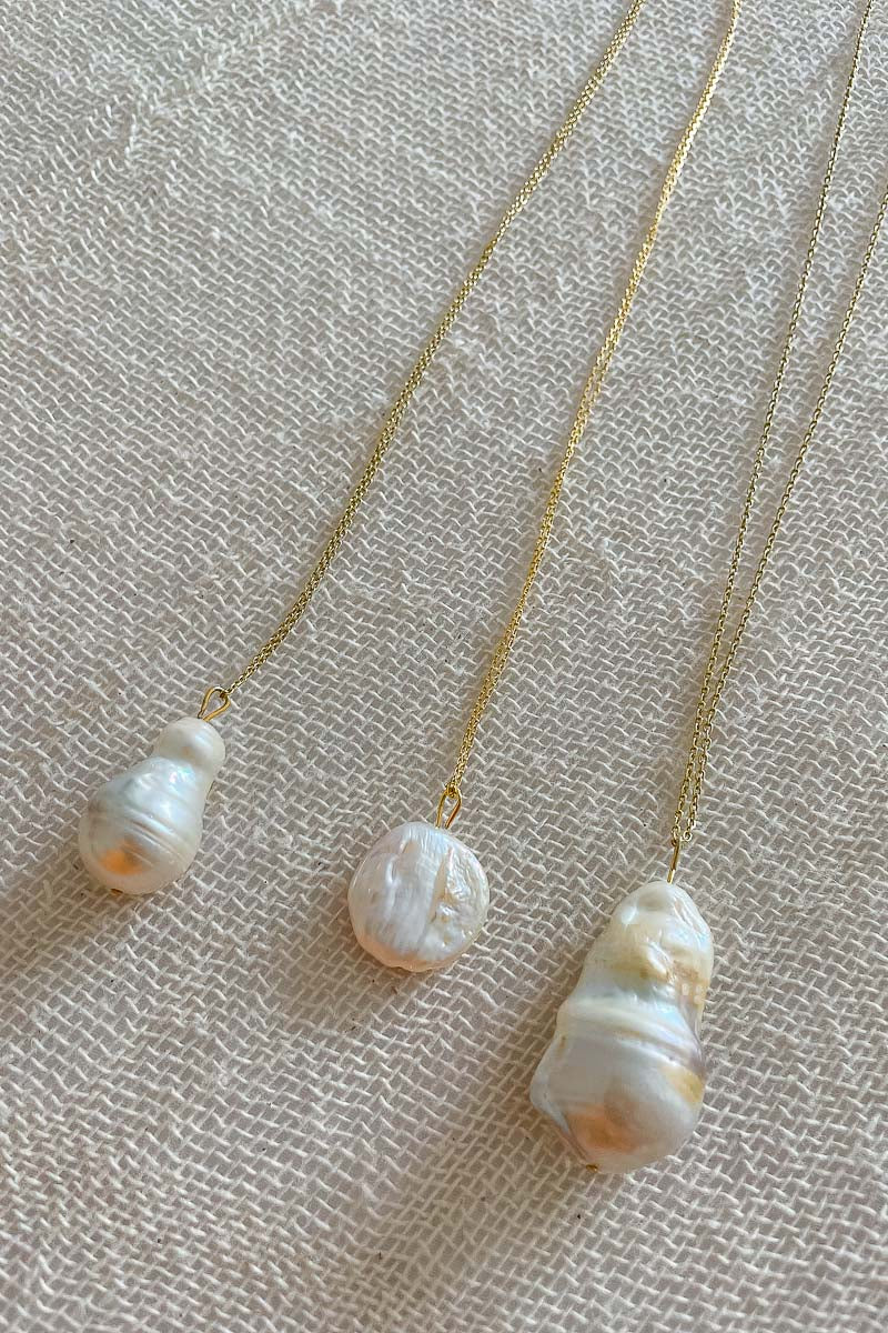 Freshwater Pearl Necklace - Round pearl pendant necklace gold