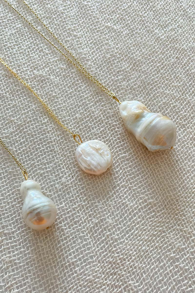 Freshwater Pearl Necklace - Round pearl pendant necklace gold