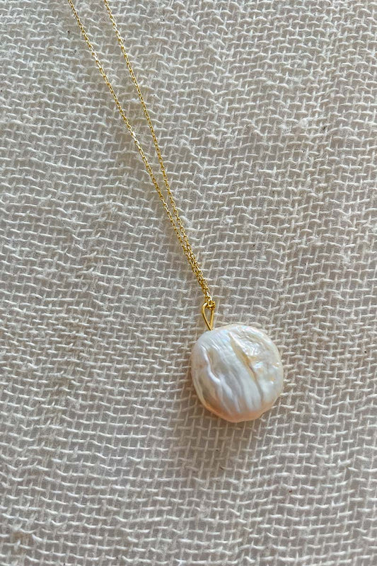 Freshwater Pearl Necklace - Round pearl pendant necklace gold